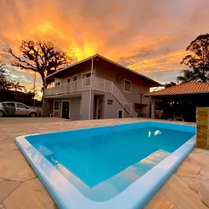  Apartamento Em Chácara Próximo As Praias Com Piscina E Quiosque.